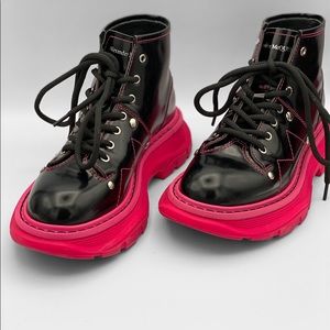 Alexander McQueen Tread lace up boots